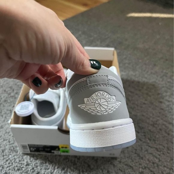 Women's Nike Air Jordan 1 Low - Picture 4 of 4